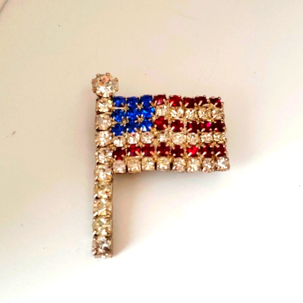 Vintage American Flag Rhinestone pin brooch